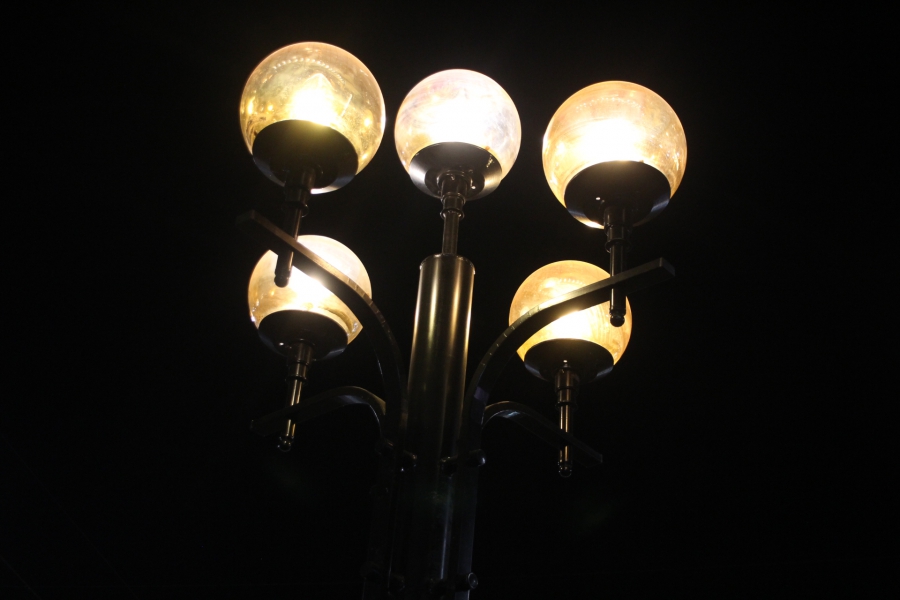 У «Детского мира» частично восстановили «золотые огни» Саратова