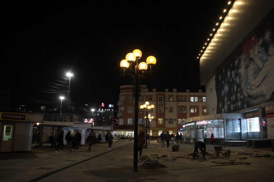 У «Детского мира» частично восстановили «золотые огни» Саратова