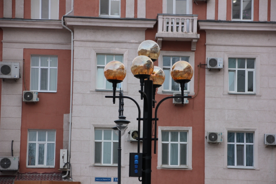 У «Детского мира» частично восстановили «золотые огни» Саратова