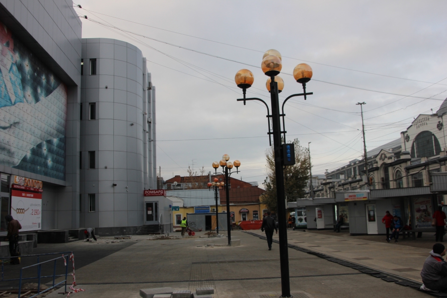 У «Детского мира» частично восстановили «золотые огни» Саратова