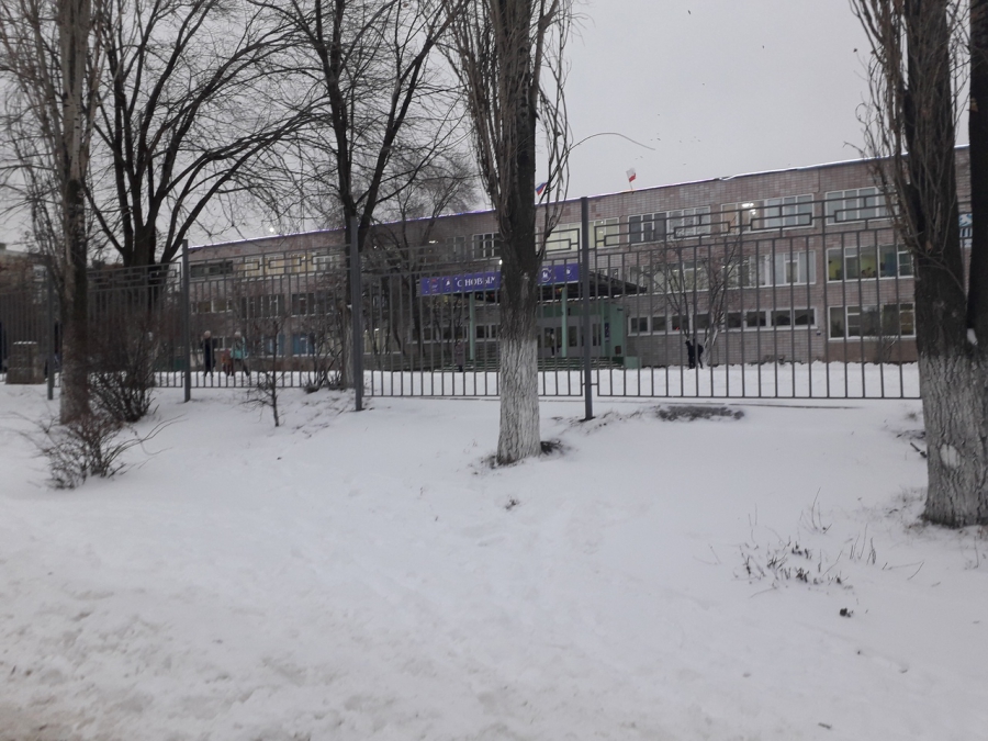 Подходы к школе в Ленинском районе превратились в каток