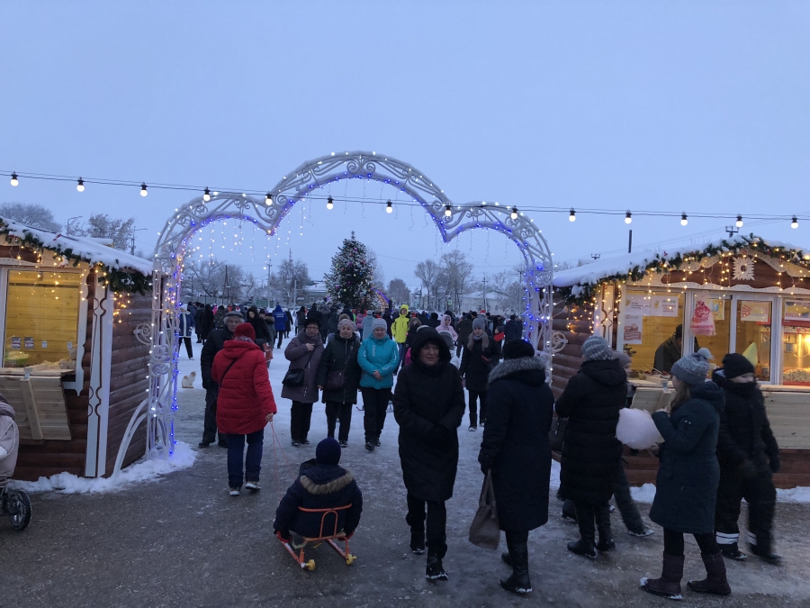 Сотни жителей Хвалынска и гостей города отметили Рождество Христово