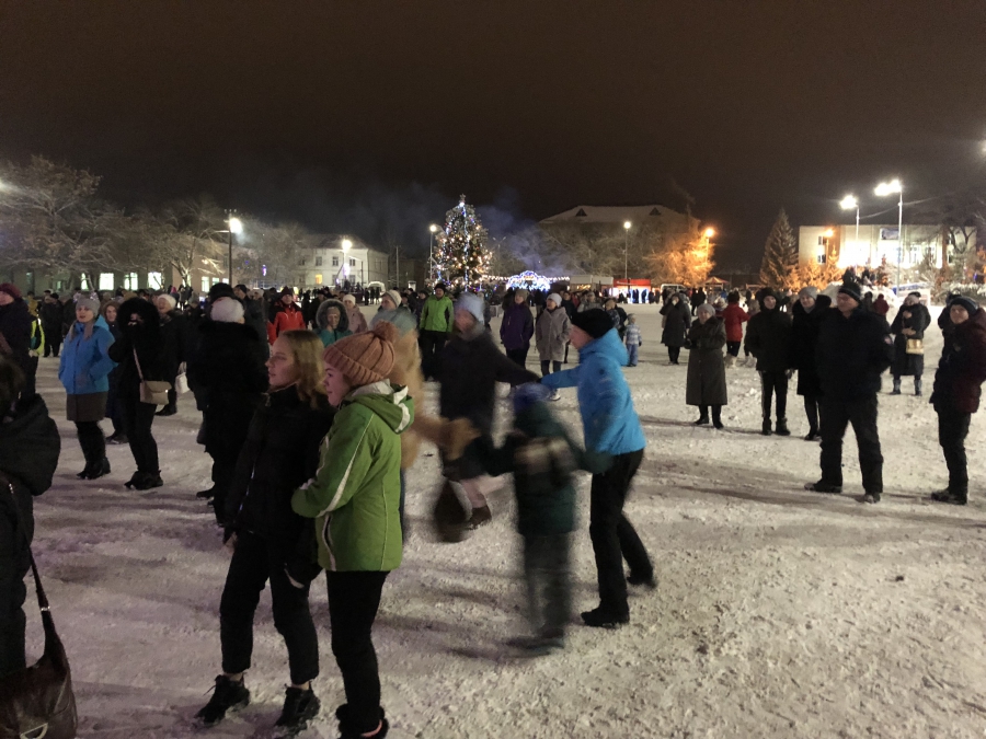 Сотни жителей Хвалынска и гостей города отметили Рождество Христово