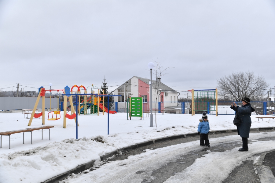 Радаев раскритиковал строителей за недоделки в новом детсаду на 1-й Дачной