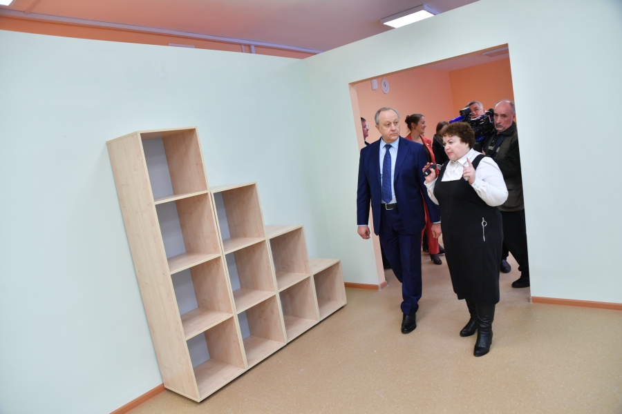 Радаев раскритиковал строителей за недоделки в новом детсаду на 1-й Дачной