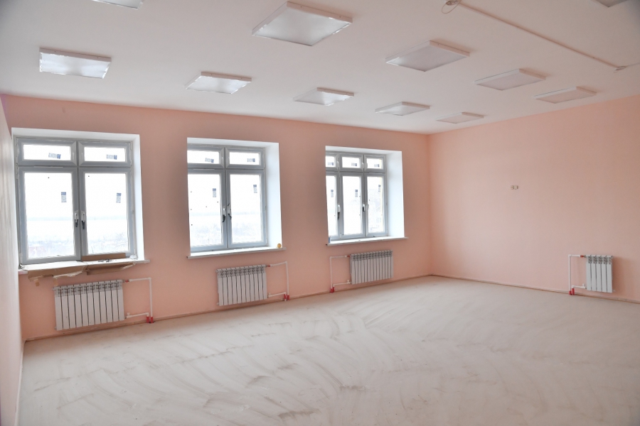 Радаев раскритиковал строителей за недоделки в новом детсаду на 1-й Дачной