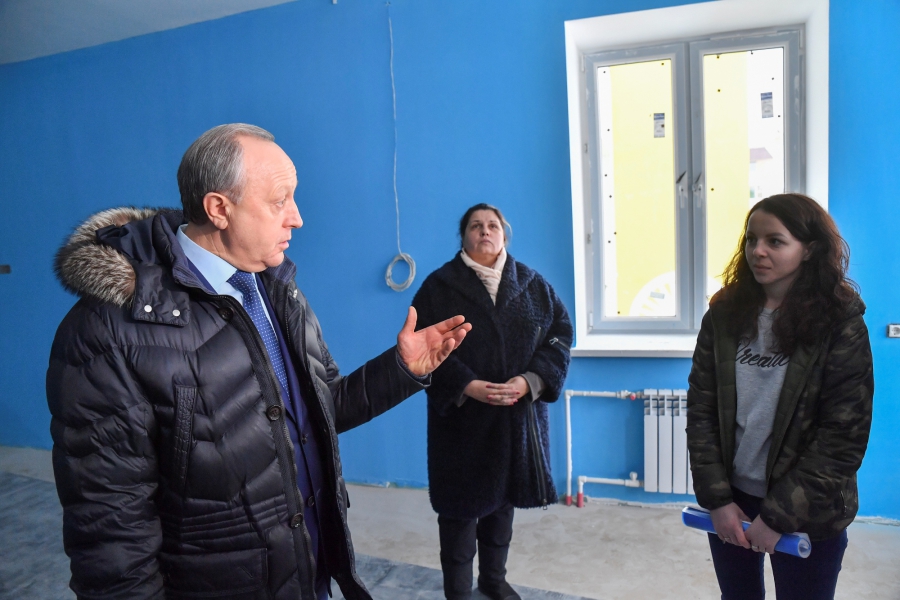 Радаев раскритиковал строителей за недоделки в новом детсаду на 1-й Дачной