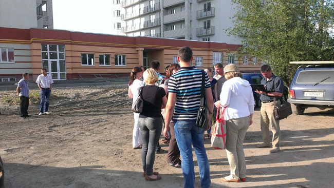 Возмущенные дольщики «Новостроя» требуют отдать им дома