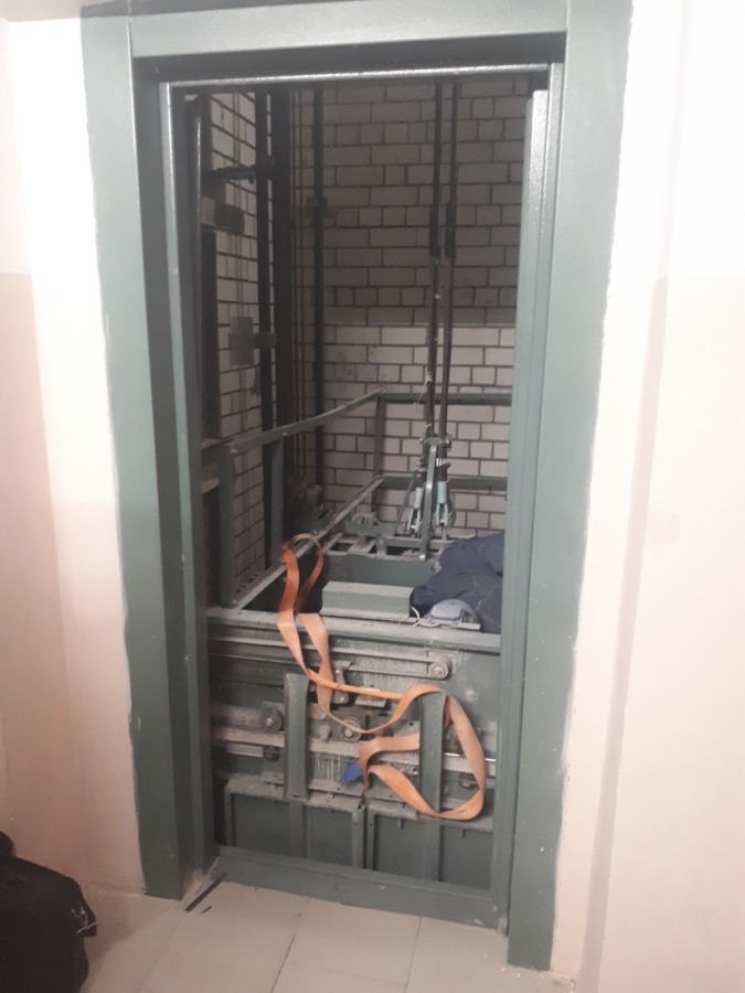 В Балакове мужчину затянуло тросом в шахту лифта. Он погиб