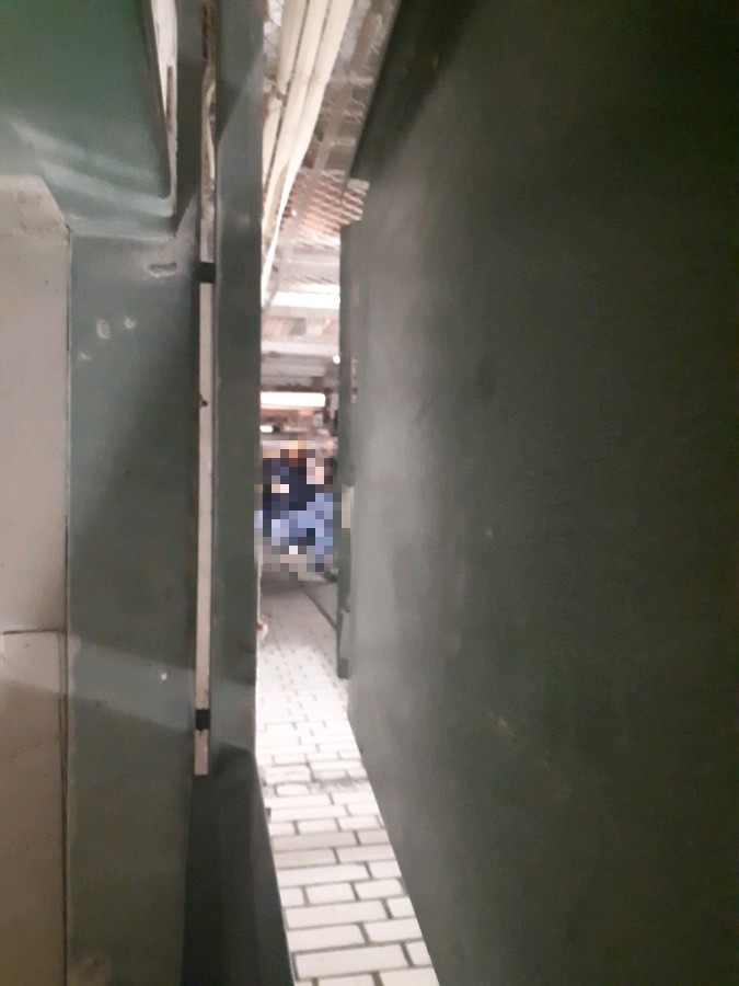 В Балакове мужчину затянуло тросом в шахту лифта. Он погиб