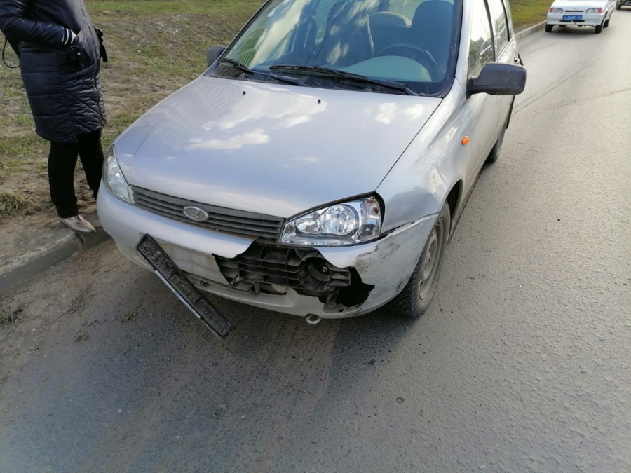 «БМВ» после столкновения с «Калиной» вылетел на рельсы и блокировал движение трамваев