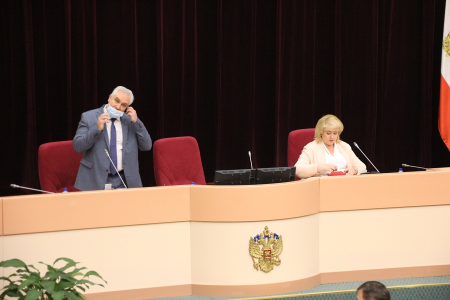 На заседании думы раскритиковали популисткое предложение о выплате всем саратовцам по 10 тысяч рублей