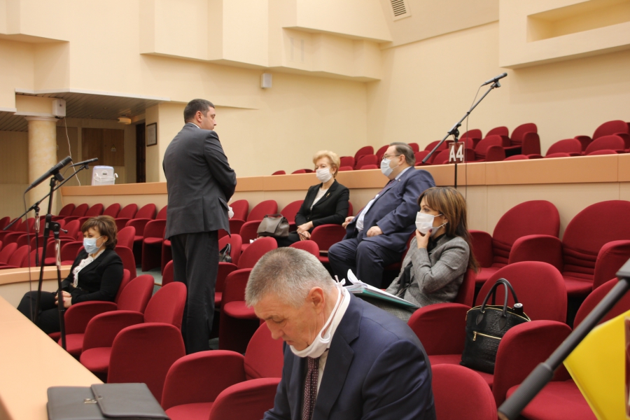 На заседании думы раскритиковали популисткое предложение о выплате всем саратовцам по 10 тысяч рублей