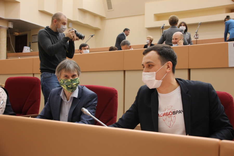 На заседании думы раскритиковали популисткое предложение о выплате всем саратовцам по 10 тысяч рублей