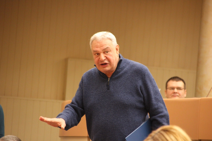 На заседании думы раскритиковали популисткое предложение о выплате всем саратовцам по 10 тысяч рублей