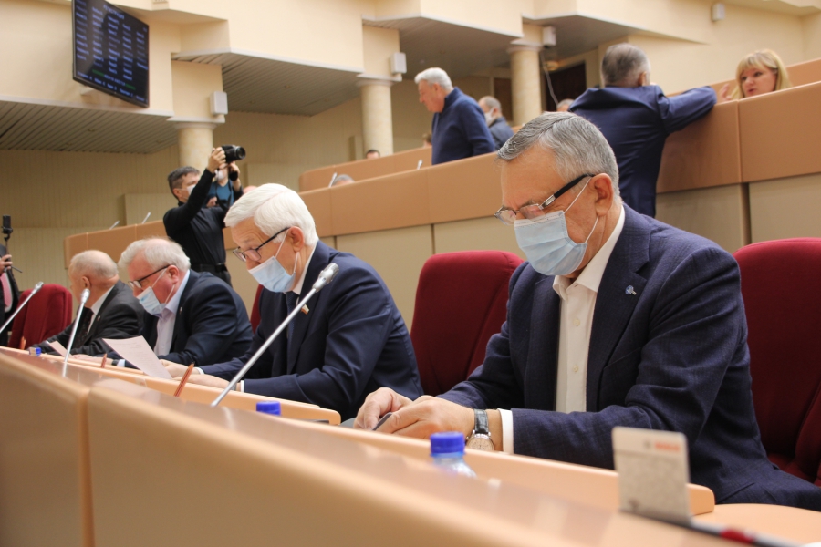 На заседании думы раскритиковали популисткое предложение о выплате всем саратовцам по 10 тысяч рублей