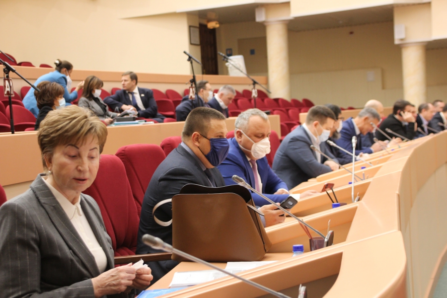 На заседании думы раскритиковали популисткое предложение о выплате всем саратовцам по 10 тысяч рублей