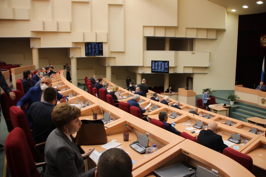 На заседании думы раскритиковали популисткое предложение о выплате всем саратовцам по 10 тысяч рублей