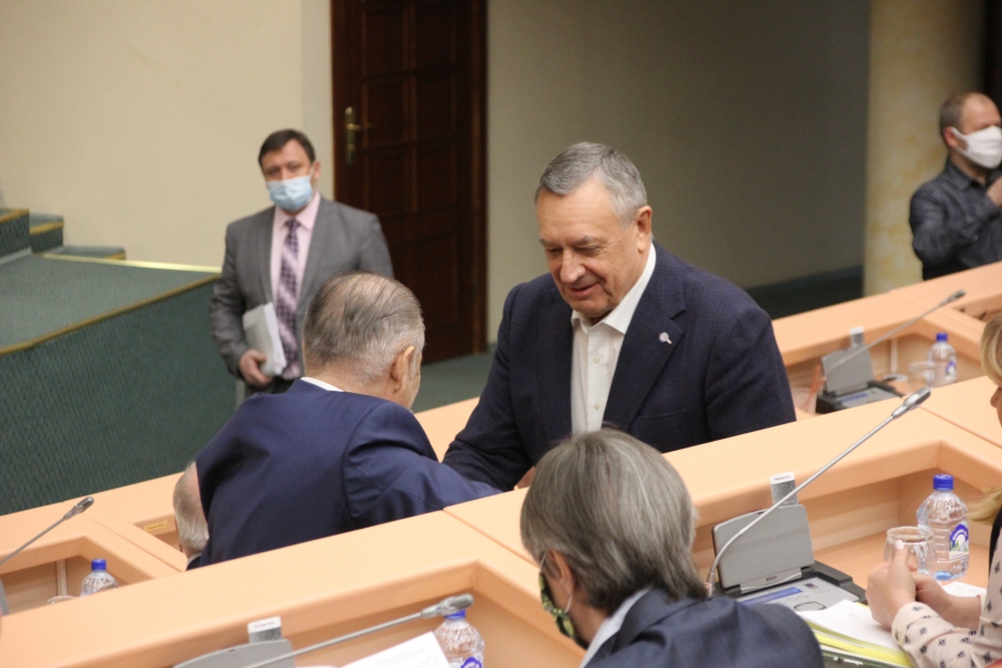 На заседании думы раскритиковали популисткое предложение о выплате всем саратовцам по 10 тысяч рублей