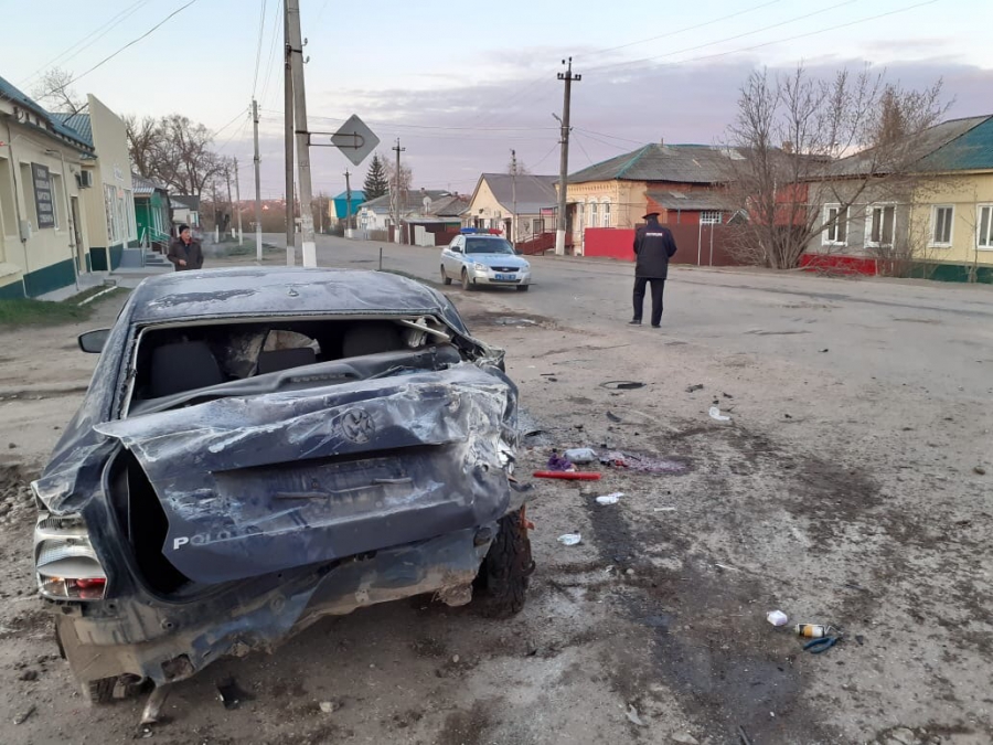 В Аткарске мужчина перевернулся на «Фольксвагене» и погиб