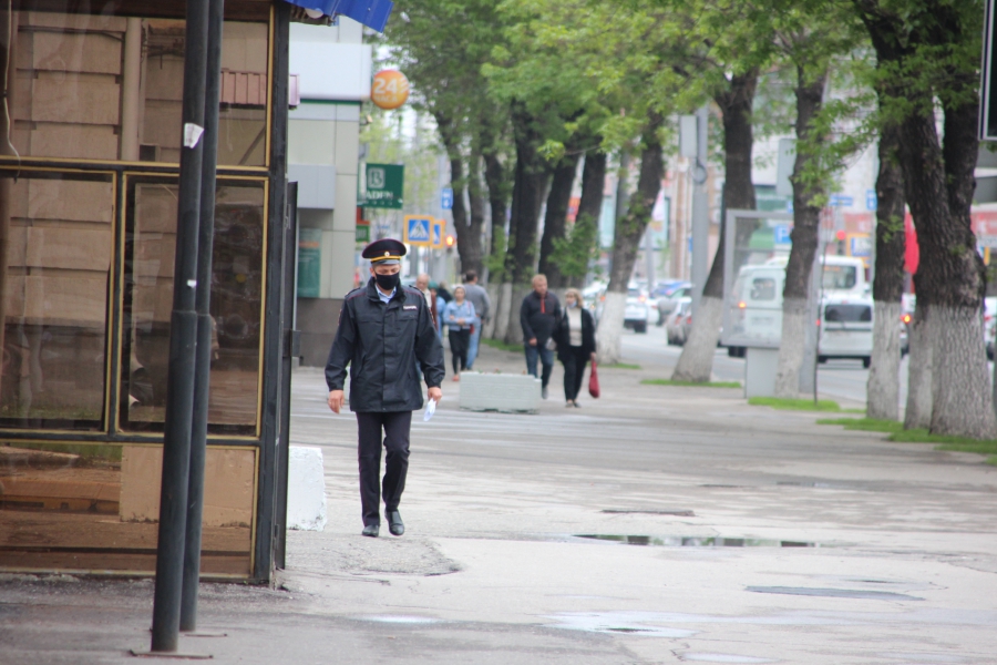 Полицейский рейд: Саратовцы носят маски, но не верят в них