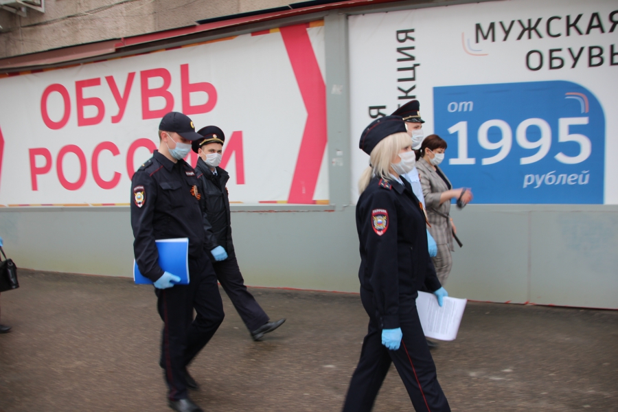 Полицейский рейд: Саратовцы носят маски, но не верят в них