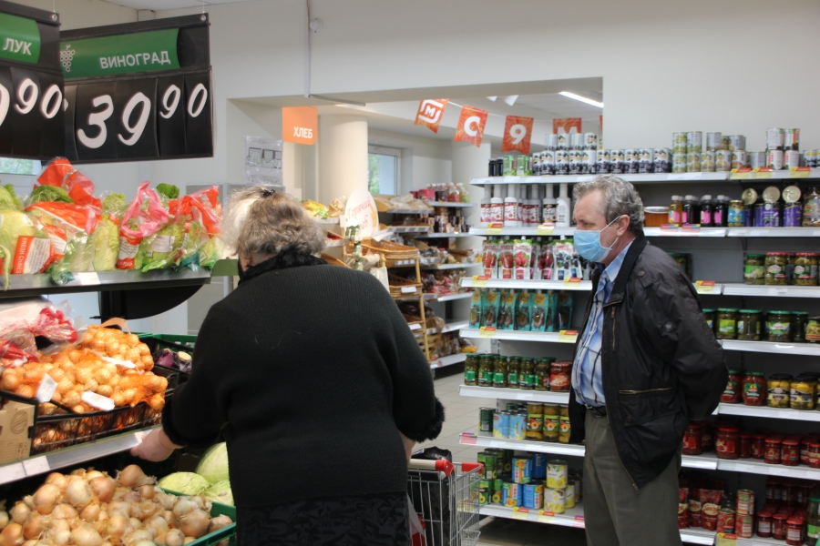 Полицейский рейд: Саратовцы носят маски, но не верят в них