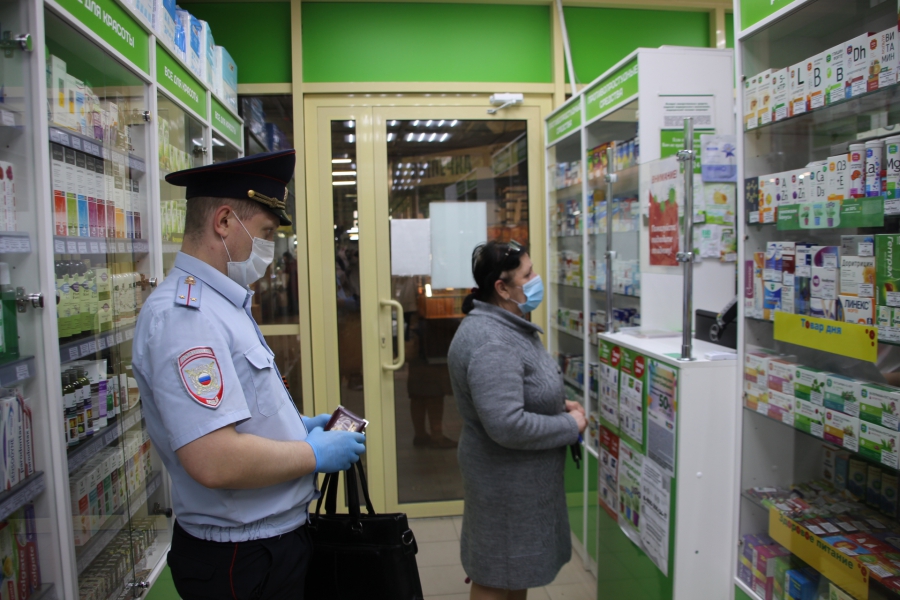 Полицейский рейд: Саратовцы носят маски, но не верят в них