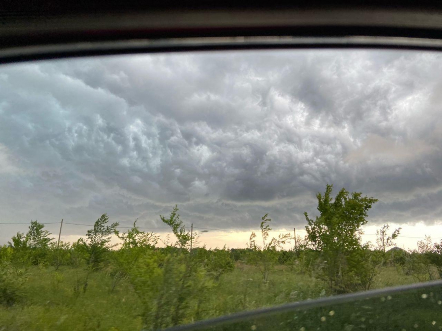 Саратов «ушел под воду» после ливня с градом и пыльной бури