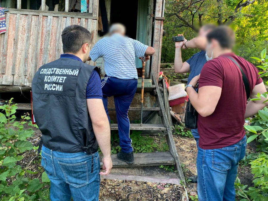 В Волжском районе во время фотосессии нашли спрятанный труп мужчины