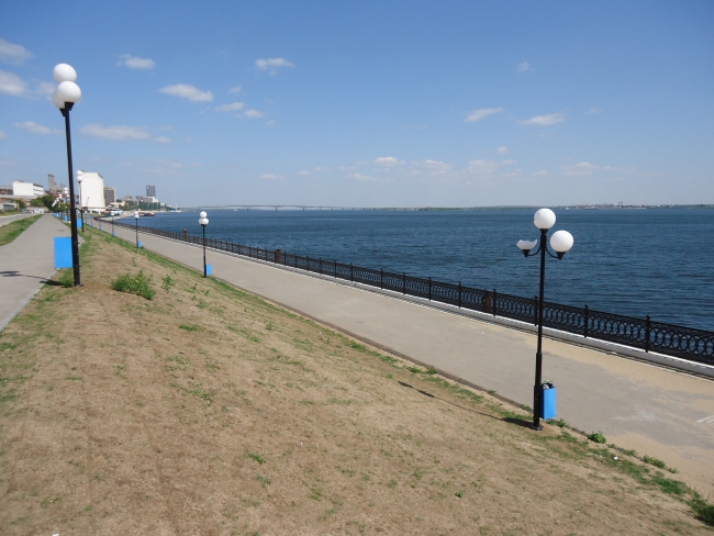 Неизвестные разбили фонари на новой набережной