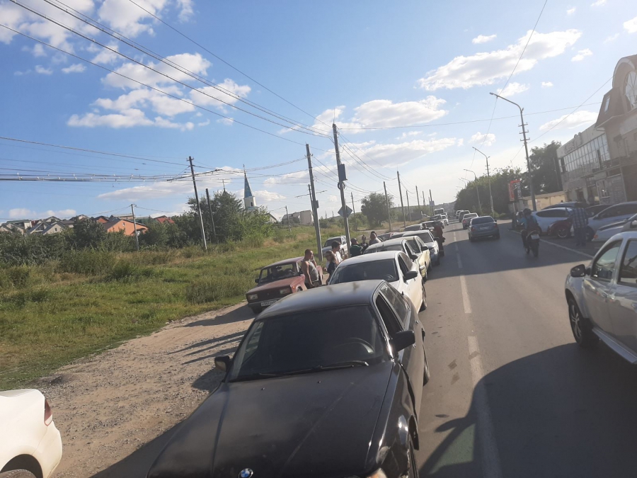 На Гвардейской женщина пострадала в столкновении 6 автомобилей