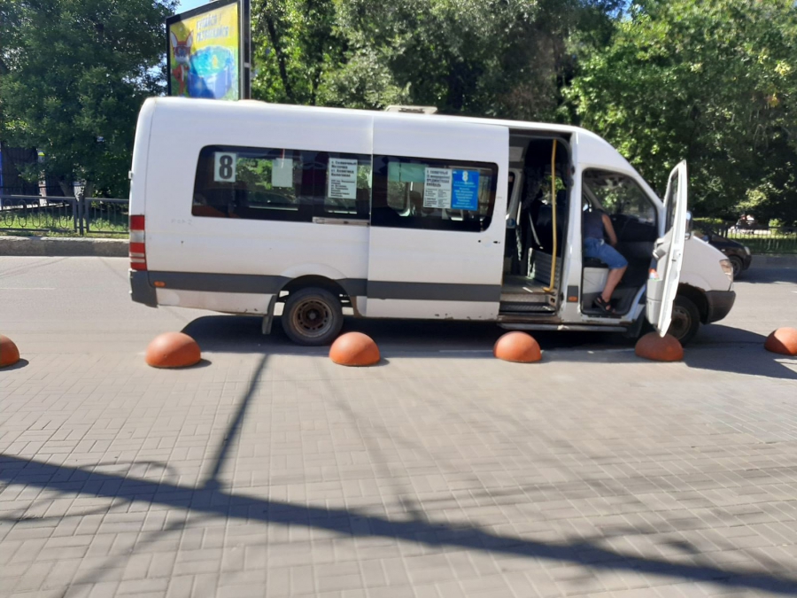 Ехавшая мимо СИЗО и «Триумф Молла» маршрутка сбила женщину