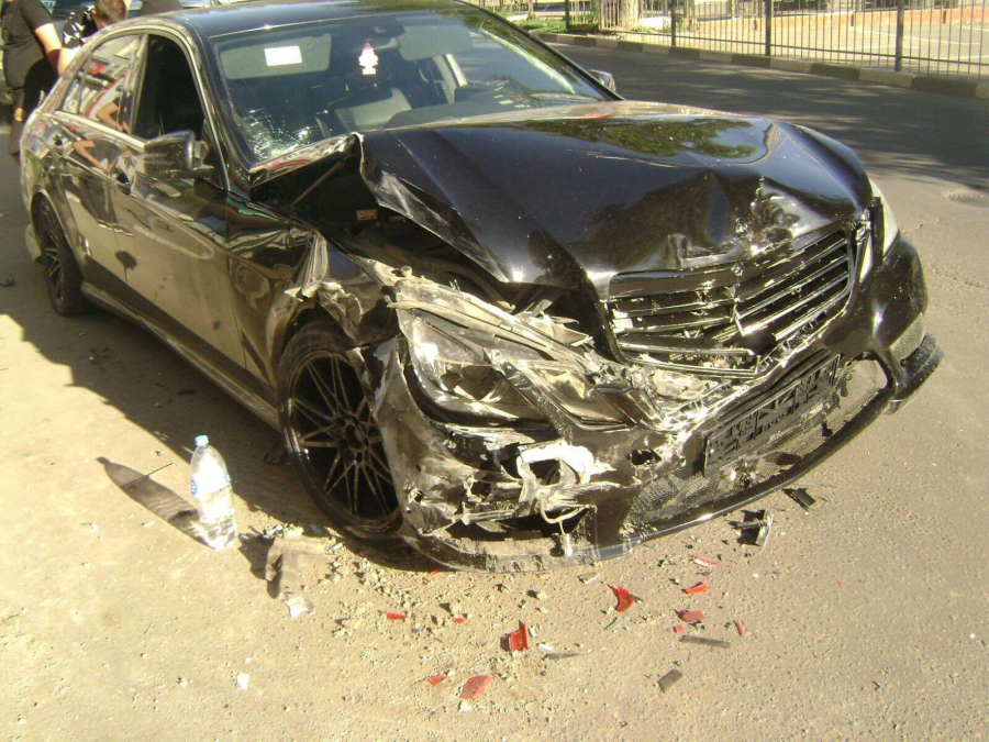 На СХИ водитель «Мерседеса» устроил массовое ДТП и налетел на пешехода