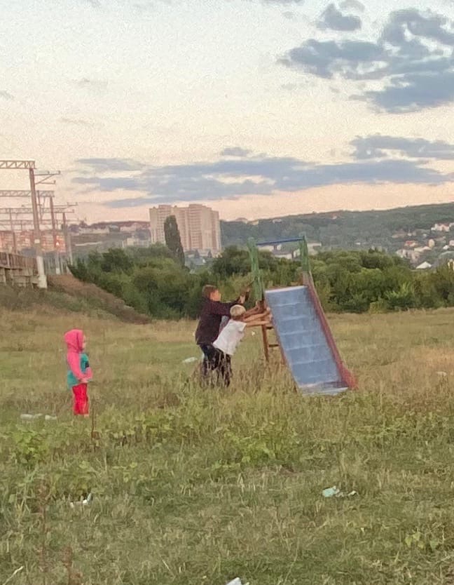 Жители Поливановки жалуются на отсутствие благоустроенных детских площадок