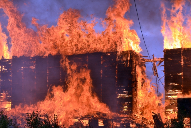 Первый осенний день ознаменовался двумя крупными пожарами в Саратове
