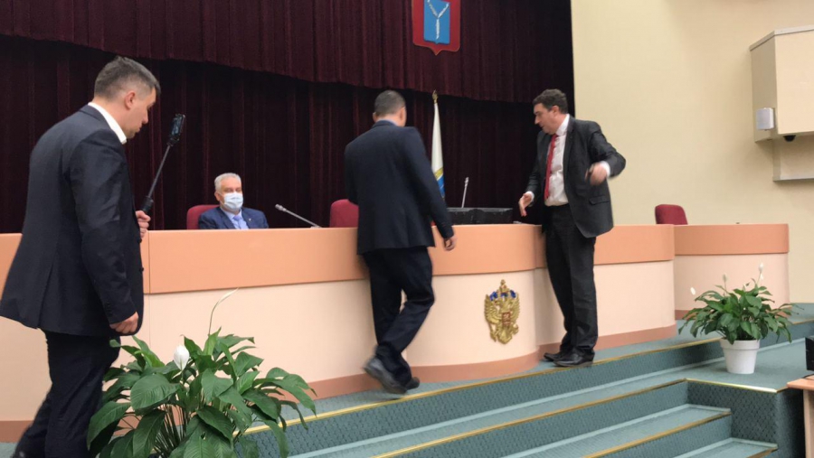 Коммунисты устроили скандал в Саратовской думе из-за технического сбоя при голосовании