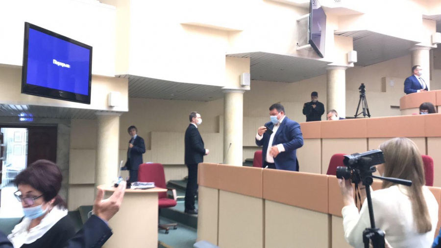 Коммунисты устроили скандал в Саратовской думе из-за технического сбоя при голосовании