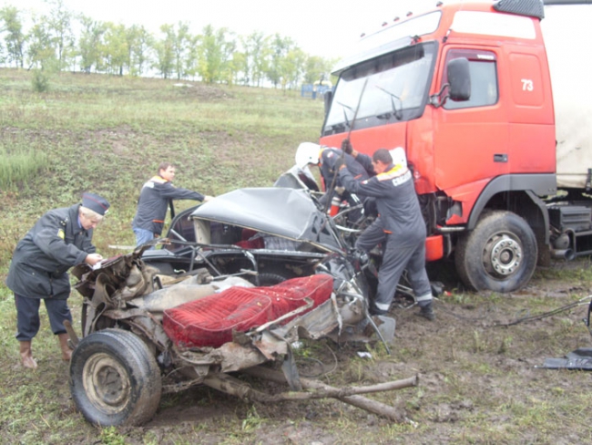 В тройном ДТП погибли два человека