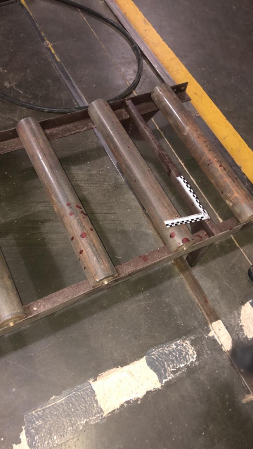 Под Саратовом работник мебельного цеха случайно отпилил себе кисть руки