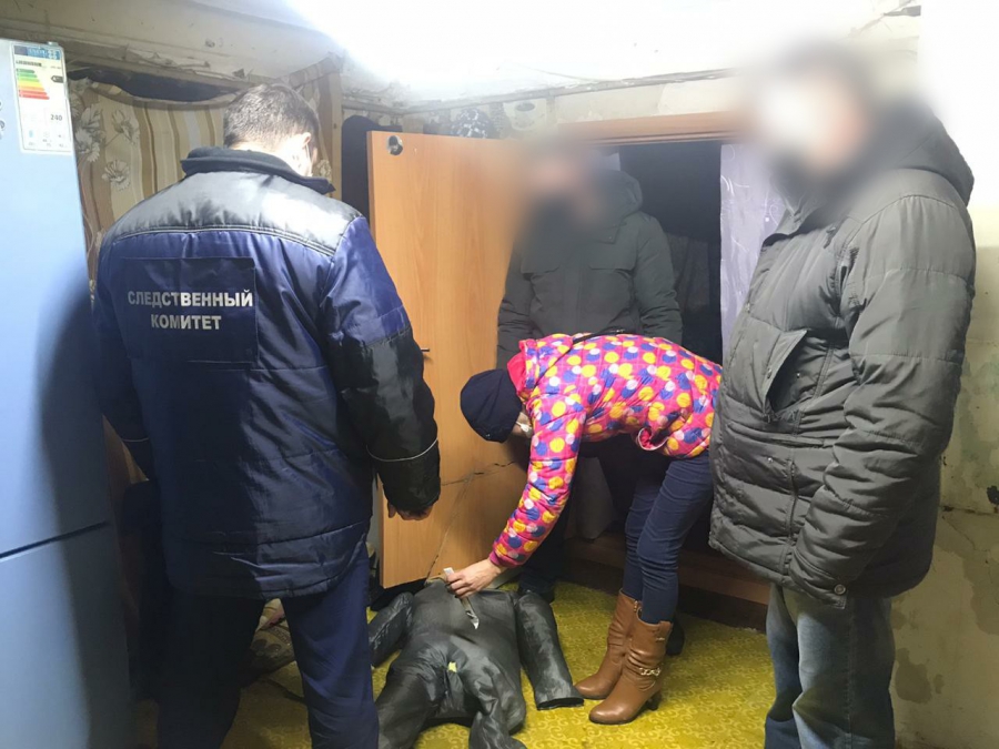 Житель Вольска и его экс-жена убили гостя за плевки на пол в кухне