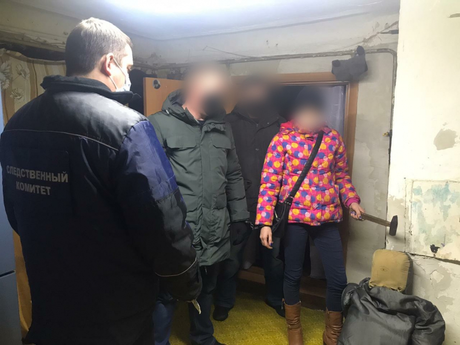 Житель Вольска и его экс-жена убили гостя за плевки на пол в кухне