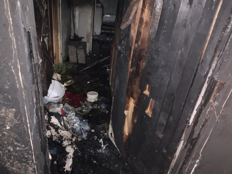 В Саратове женщина задохнулась в подъезде своего дома во время пожара