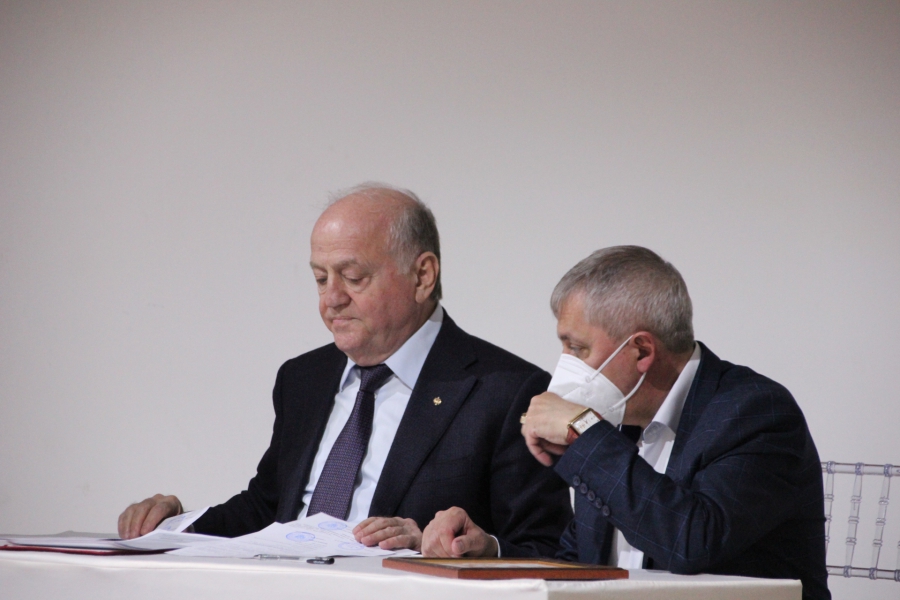 Руководство отеля «Жемчужина» подарило саратовским медикам автомобиль «скорой помощи»