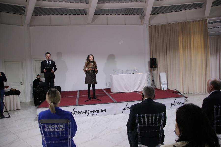 Руководство отеля «Жемчужина» подарило саратовским медикам автомобиль «скорой помощи»