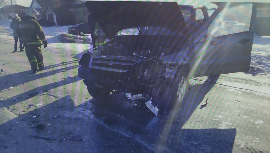 В Ершове водитель внедорожника спровоцировал массовую аварию