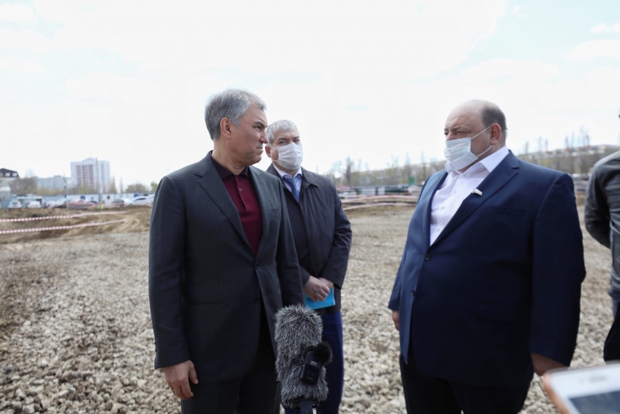 Глава Госдумы посоветовал готовить медицинские кадры для нового онкодиспансера Саратова