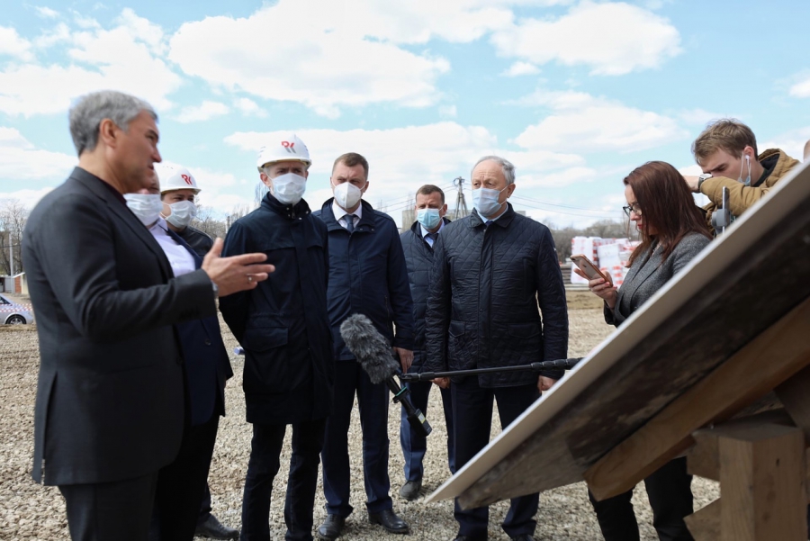 Глава Госдумы посоветовал готовить медицинские кадры для нового онкодиспансера Саратова