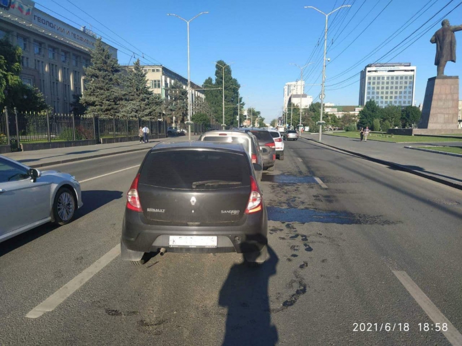 Девушка пострадала в массовой аварии у правительства