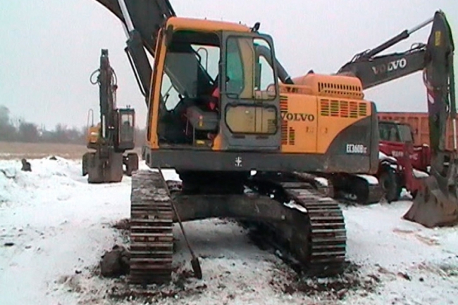 На берегу Волги в Саратове обнаружена свалка нефтяных отходов